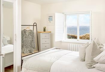 Zip and link beds in bedrooms mean The Lookout is the perfect place for a family or couples.