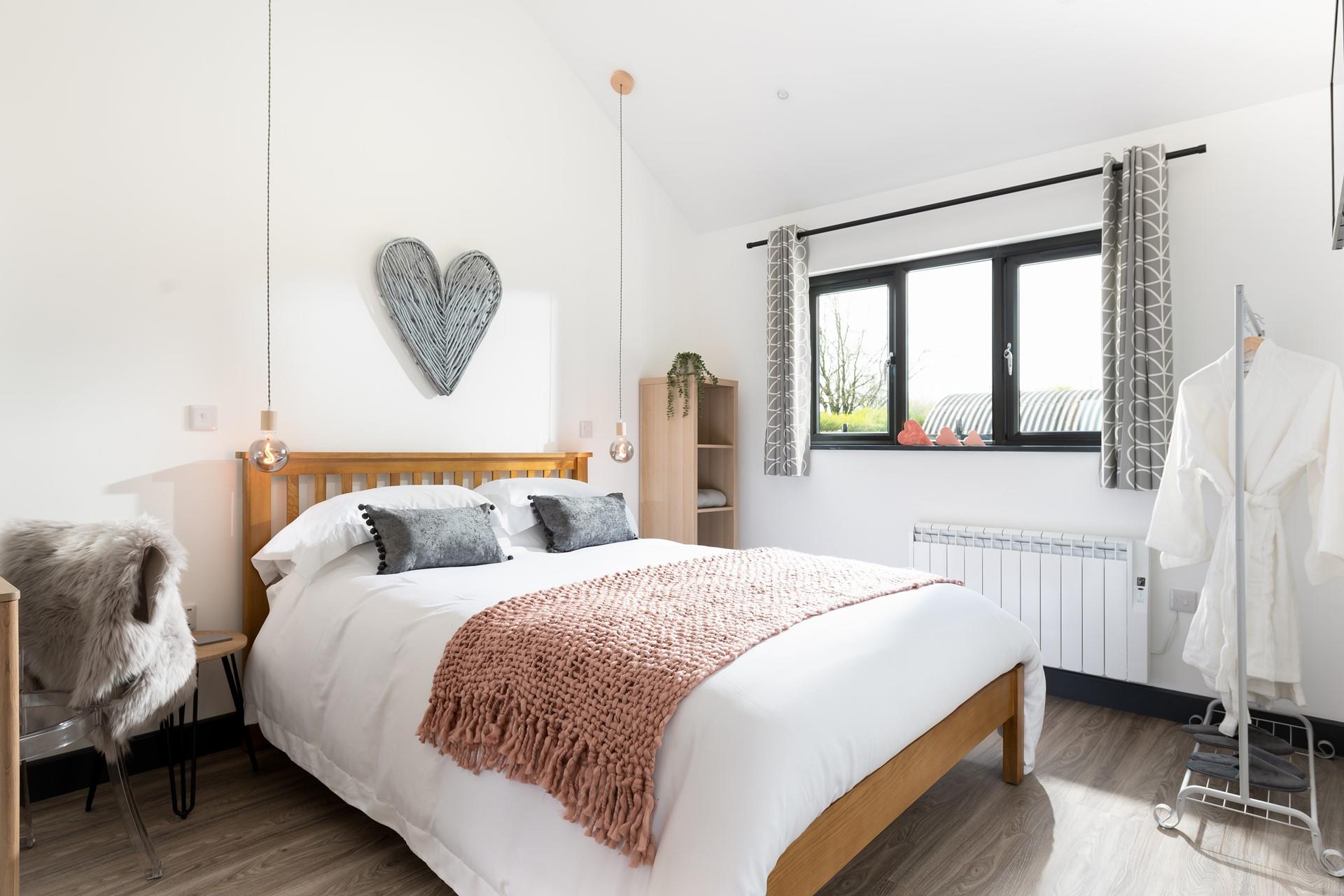 The bedroom is cosy and light, we love the hanging lightbulbs!