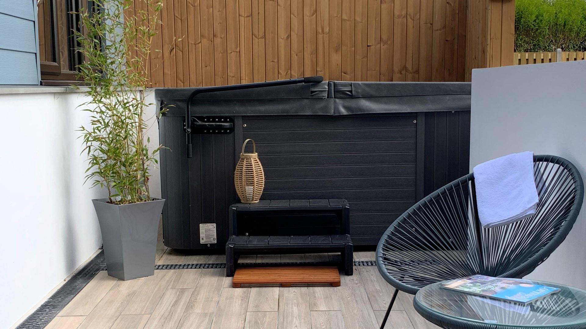 Sink into the bubbling hot tub for a relaxing evening as the sun comes down.