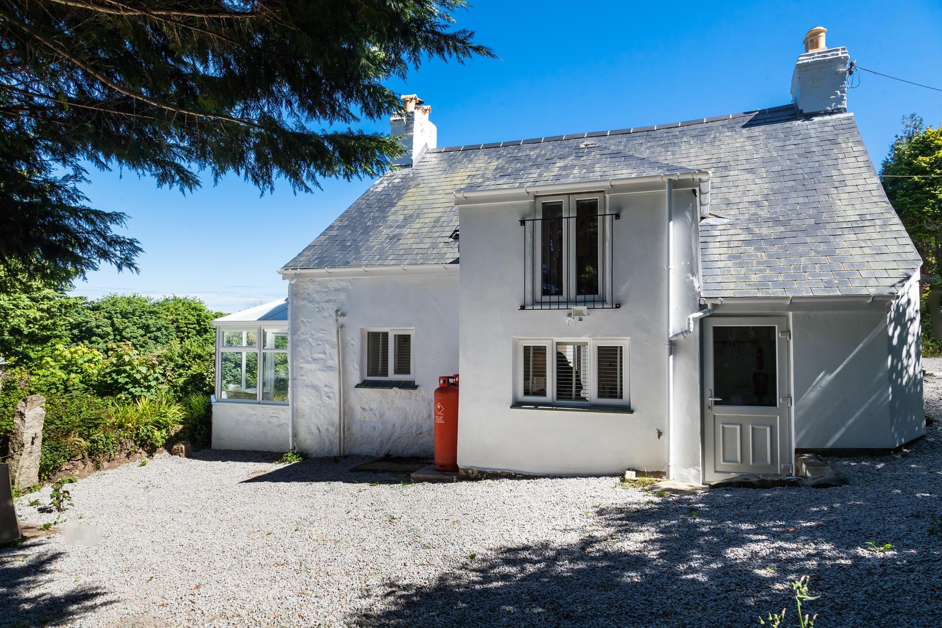 Handy extra parking to the rear of Lake Cottage.