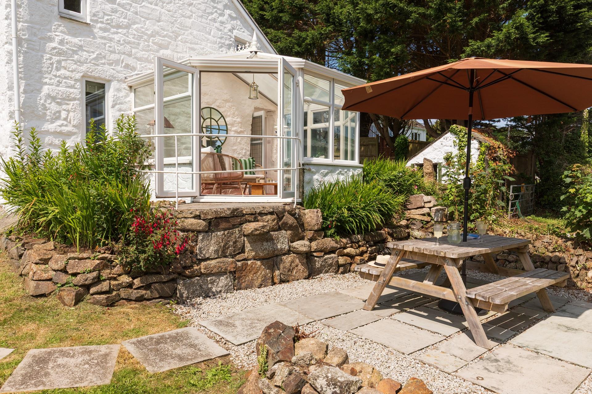 Lounge in the afternoon sun and dine al fresco on balmy evenings.