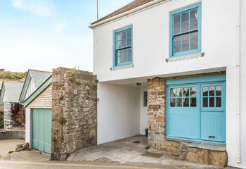 Inter Nos is located just a stone's throw from the quaint little harbour in Mousehole.