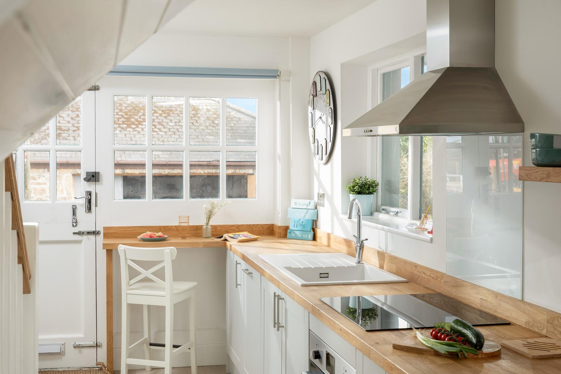 The kitchen is modern and well equipped.