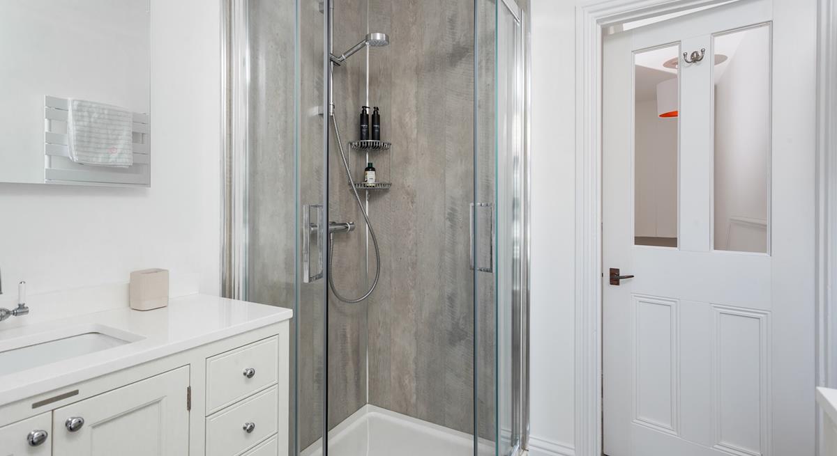 Wash off your sandy toes in the shower and head into town for the evening.