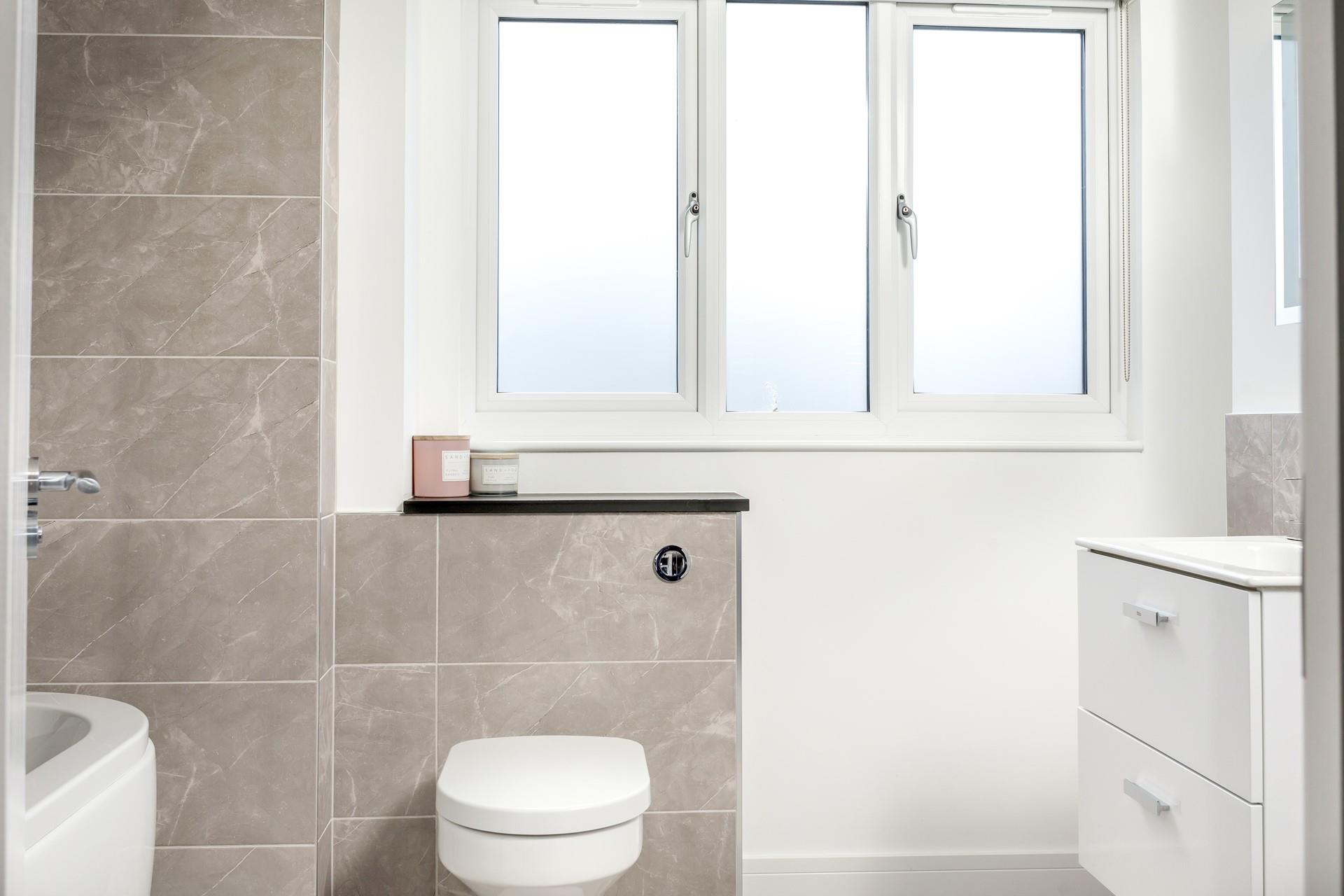 5 bathrooms make getting ready in the morning a breeze for all guests.