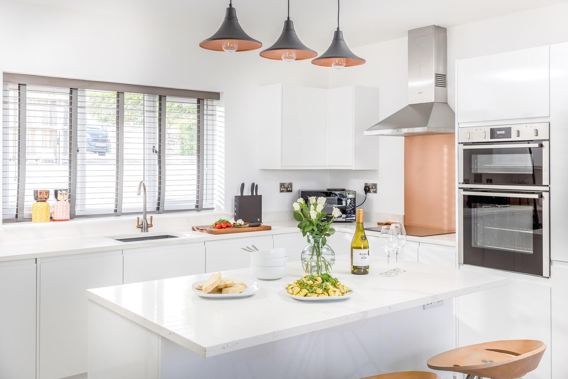 Sit around the breakfast bar and indulge in a full English breakfast to set yourself up for a day in the sun.