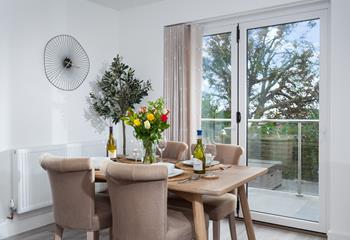 Open the doors and let the fresh breeze in whilst tucking into a meal.