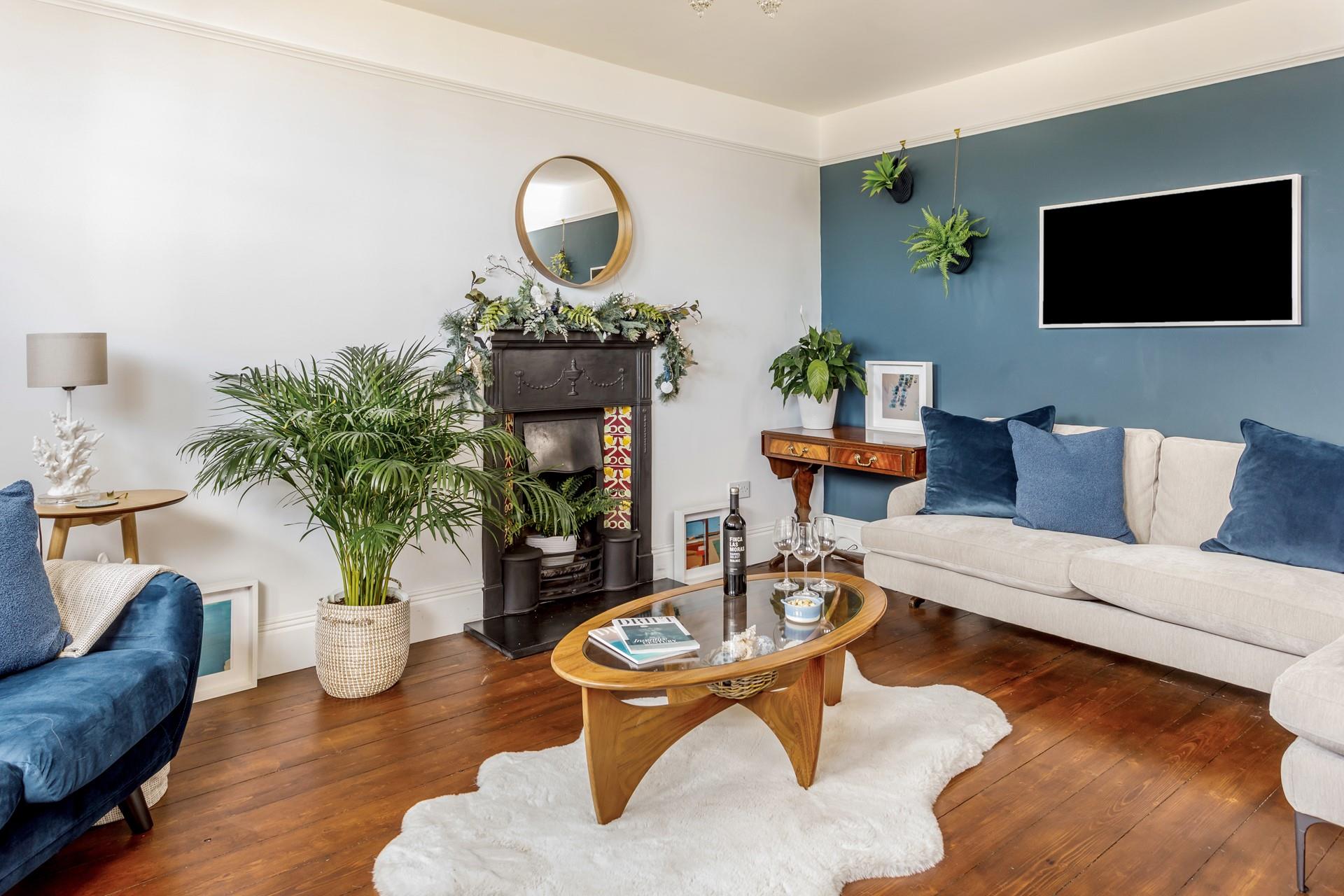 The sitting room is spacious and luxurious, the perfect base to come back to each day.