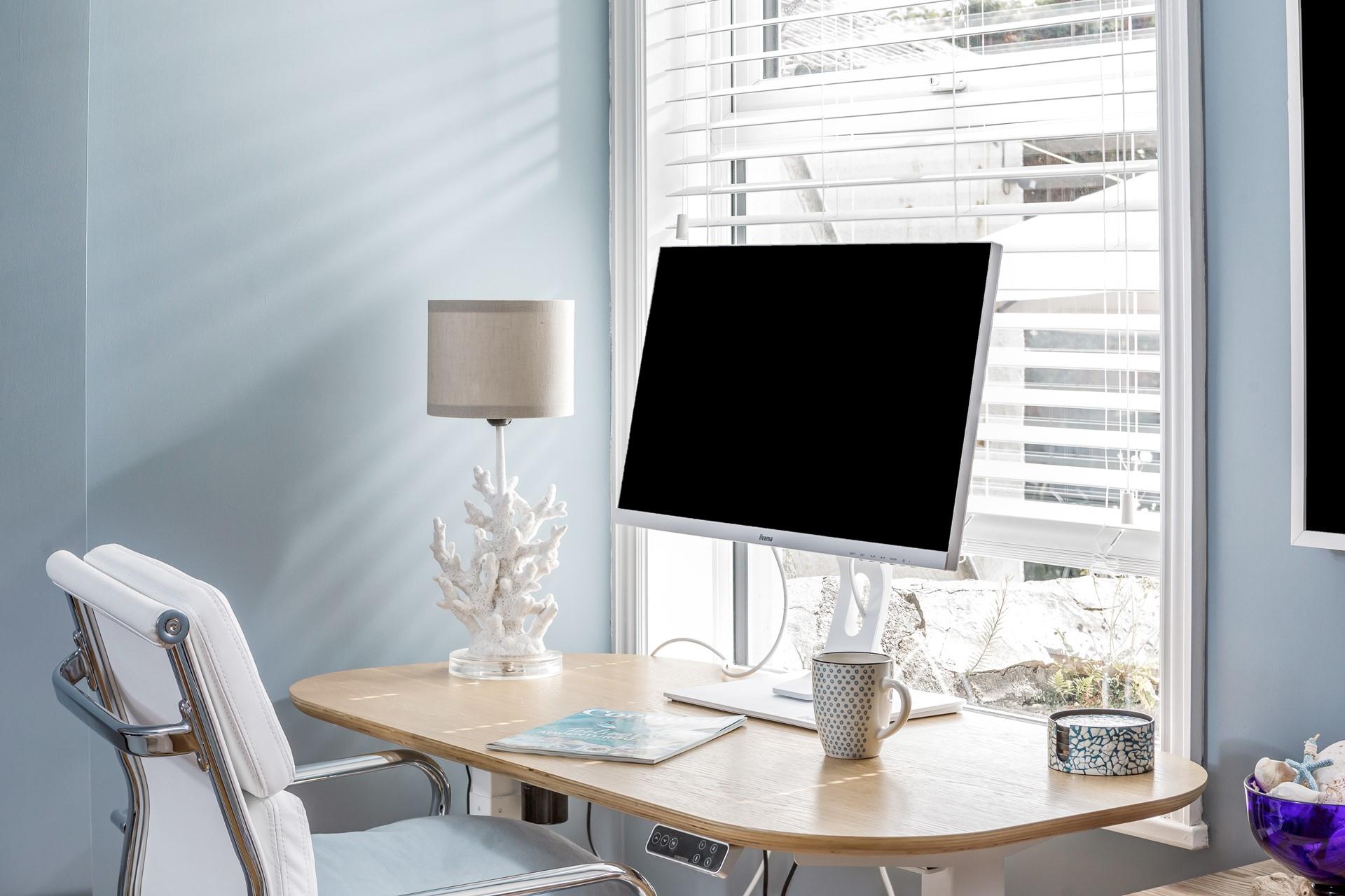 We love the coral-style lamp that continues the Seashells theme throughout the property.