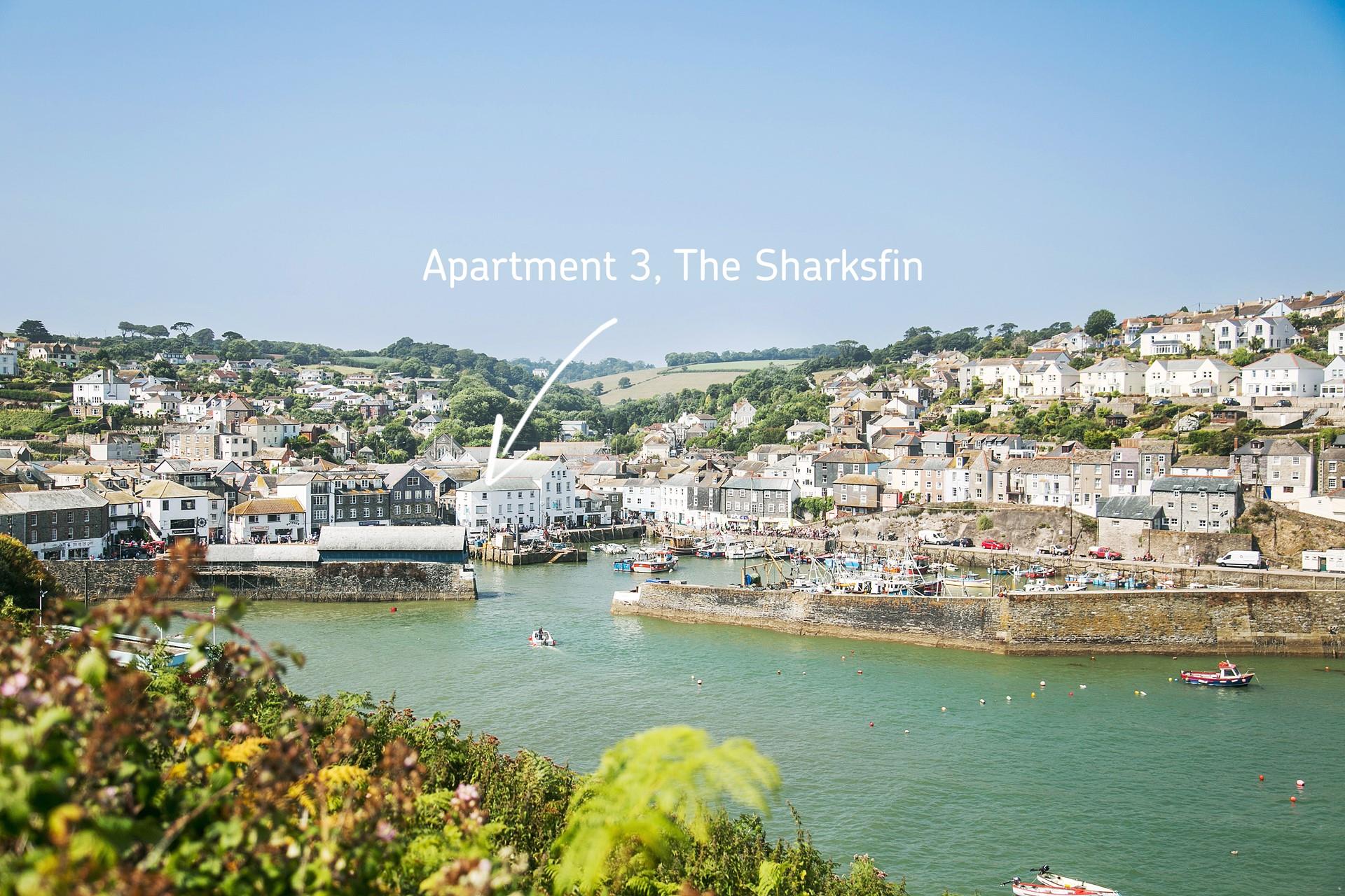 The Sharksfin is located on Mevagissey's harbourfront, offering uninterrupted views of the comings and goings in the harbour.