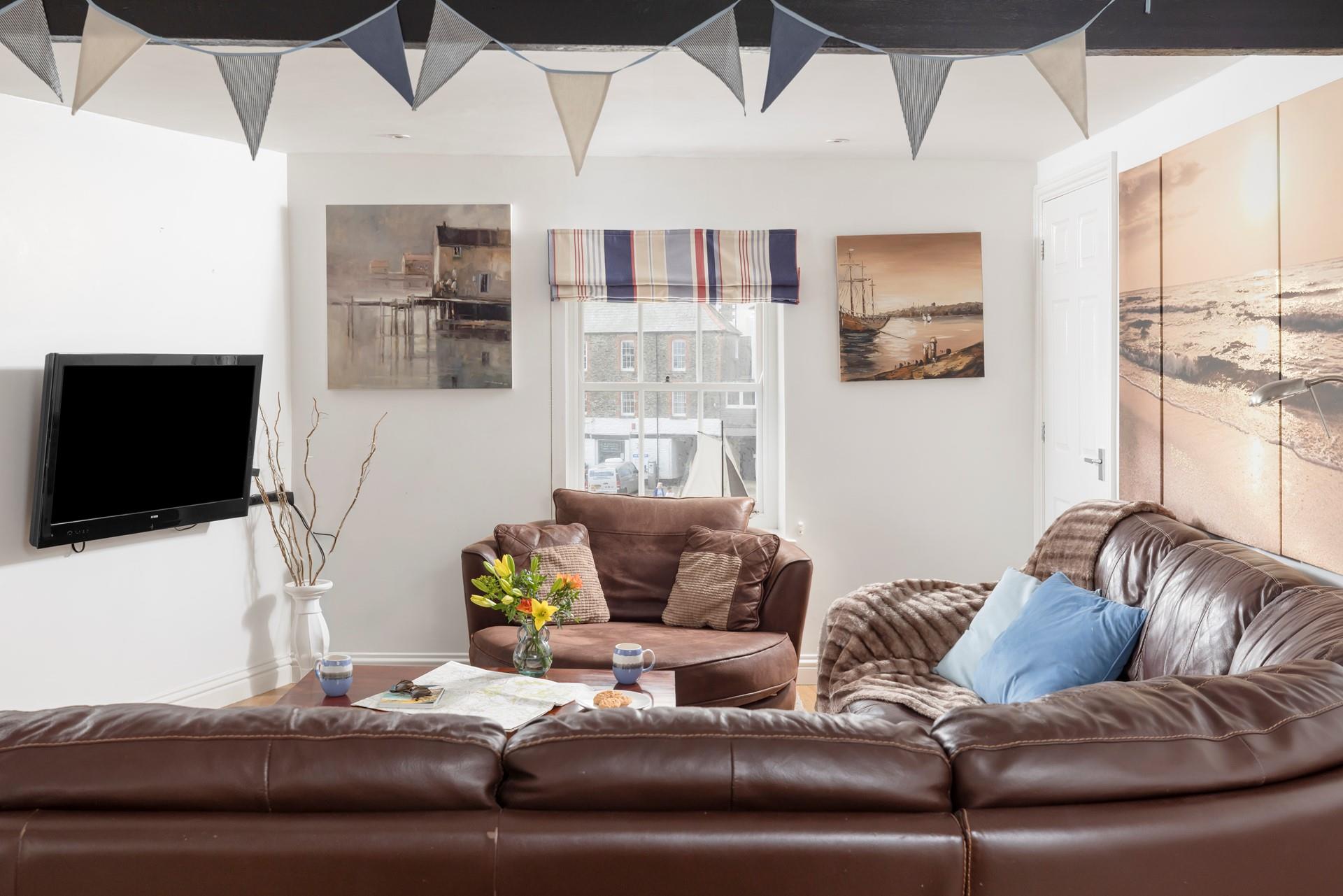 Watch the boats come and go from the harbour from the comfort of the sofa.