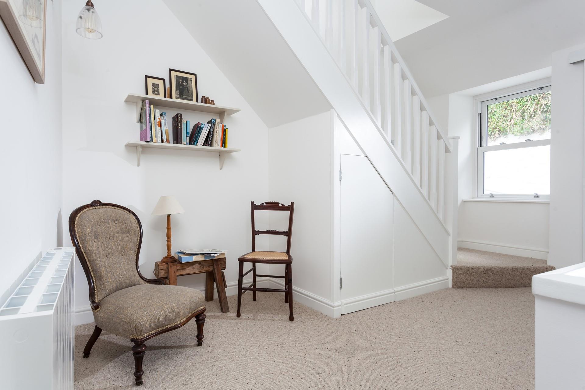 The cosy reading corner offers you a moment of peacefulness to get stuck into a good book.