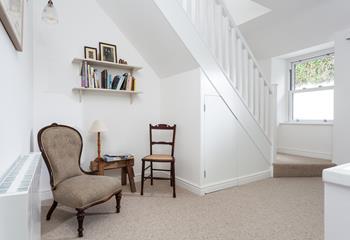 The cosy reading corner offers you a moment of peacefulness to get stuck into a good book.