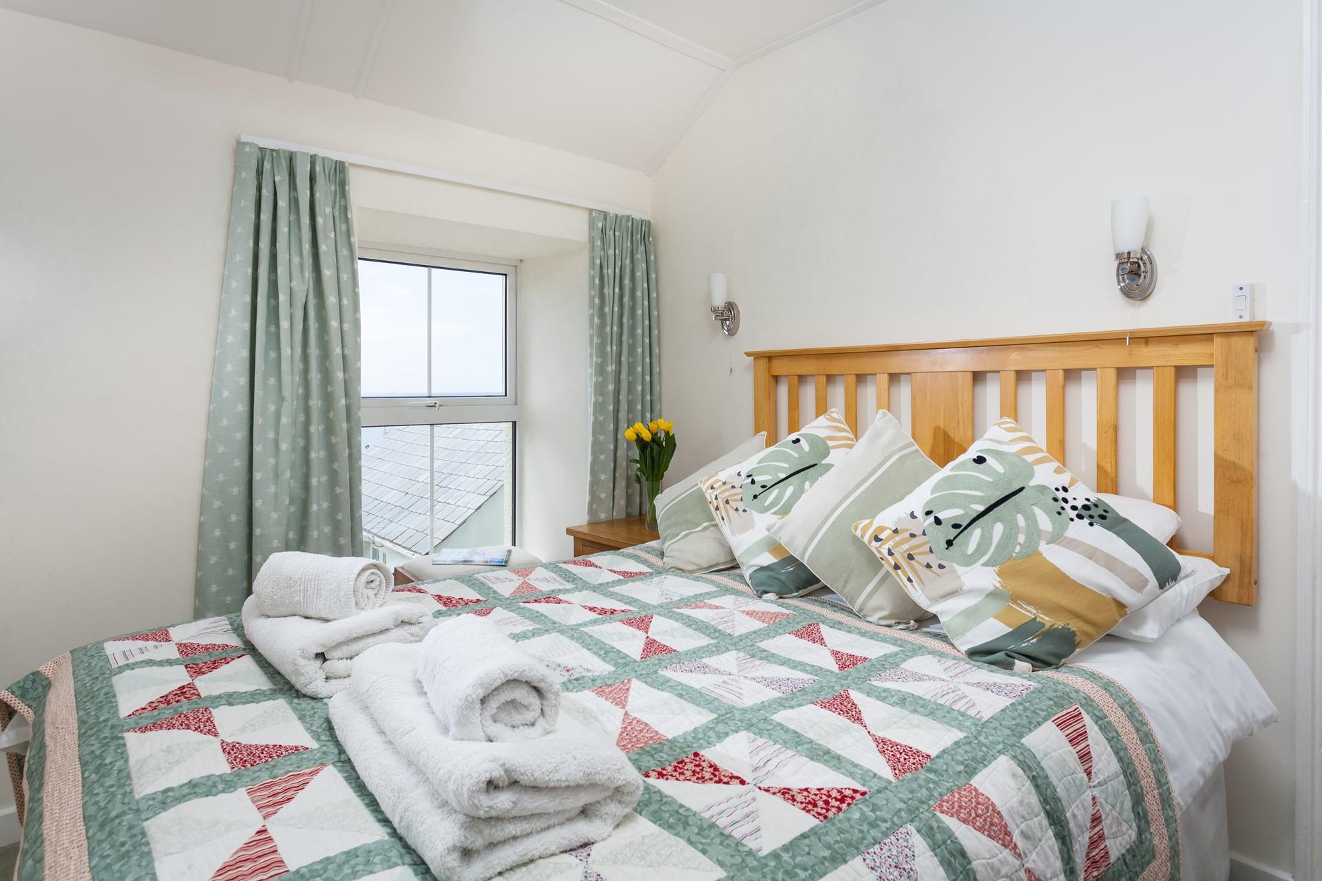 Bedroom 2 has sea views to wake up to each morning and sip your morning cuppa whilst taking in the views.