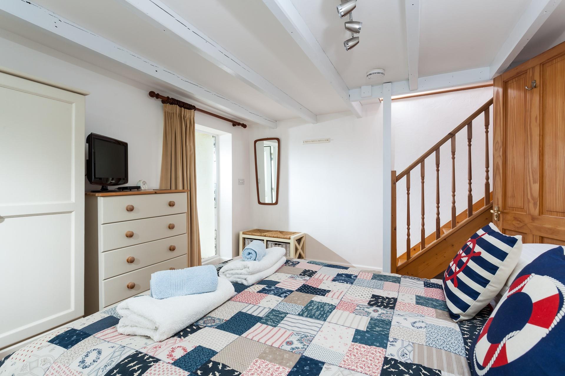 Listen to the waves crashing on the beach as you drift off to sleep in this cosy bed. 