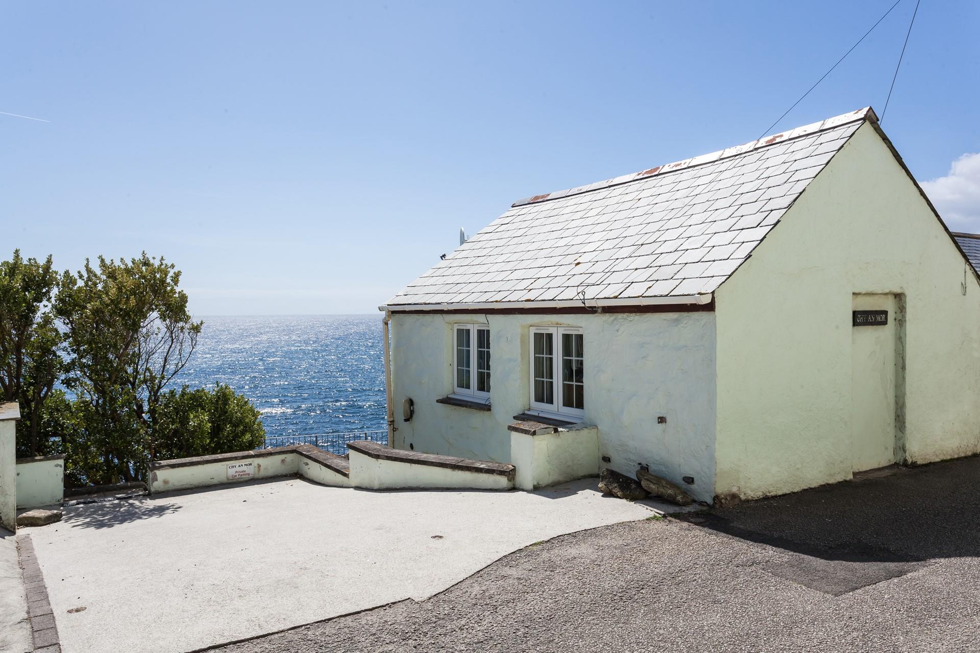 As soon as you arrive at Chy an Mor you will be captivated by the stunning view. 