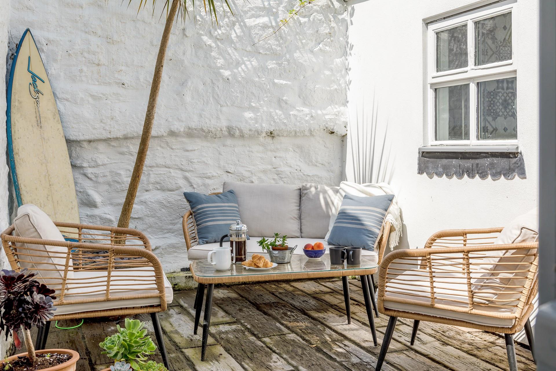 Take breakfast al fresco on the suntrap patio.