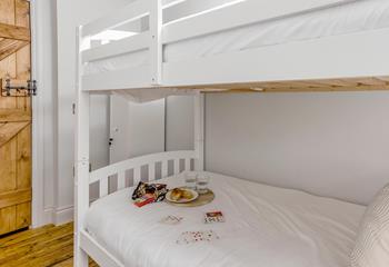 The children can enjoy having a sleepover together in the comfortable bedroom.