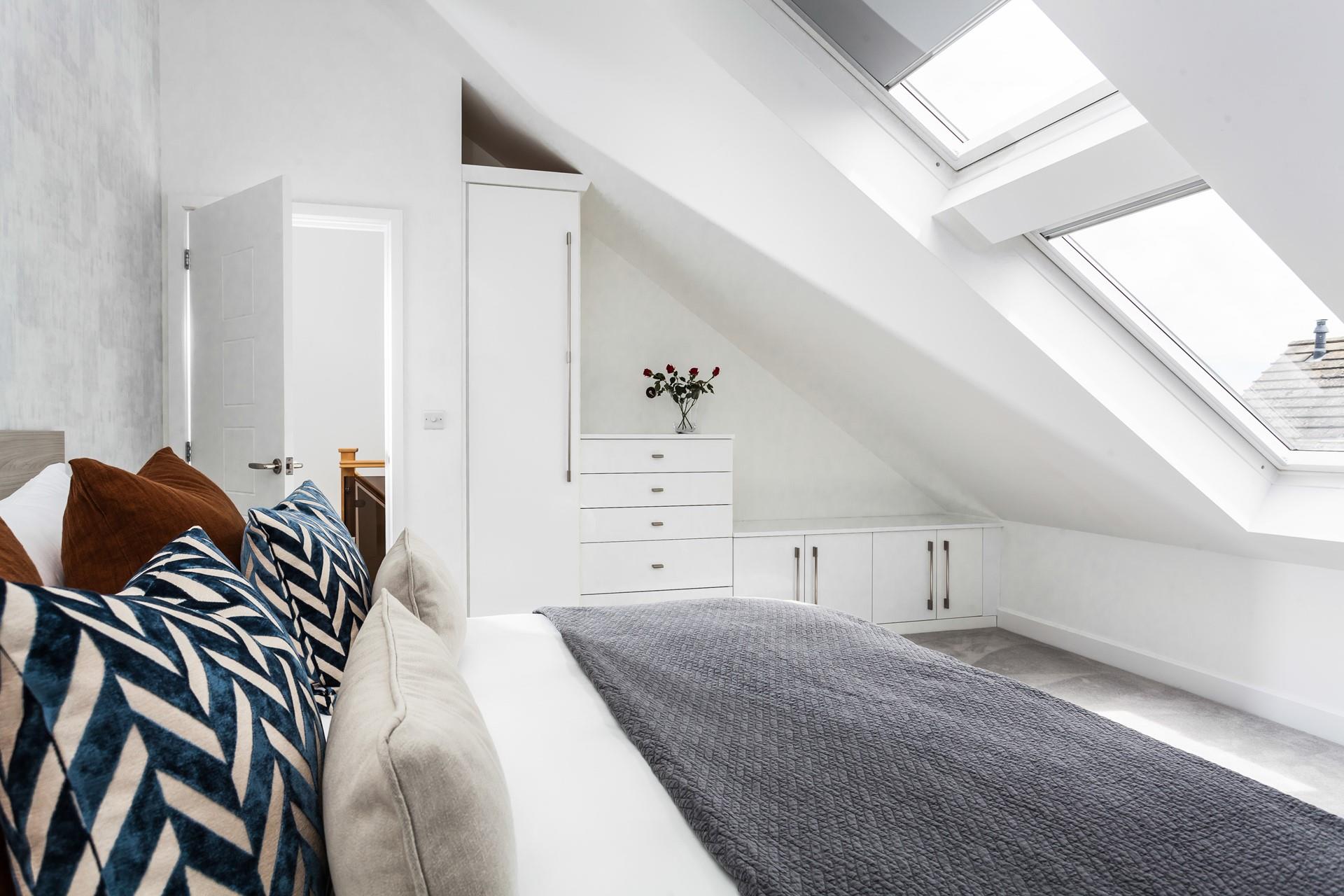 Get ready in the evening and head into St Ives for dinner.