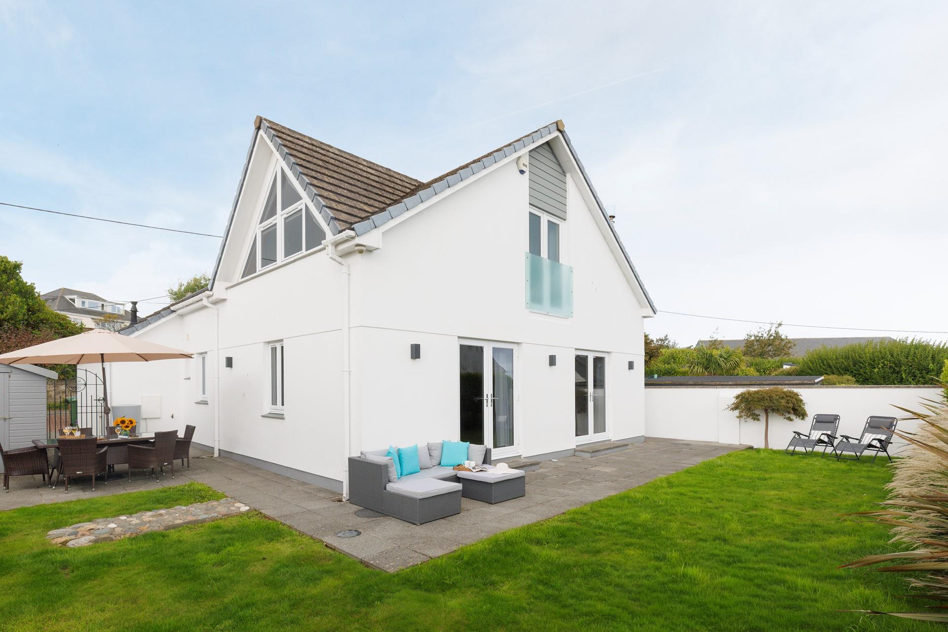 Lounge about on the rattan furniture on sunny evenings.
