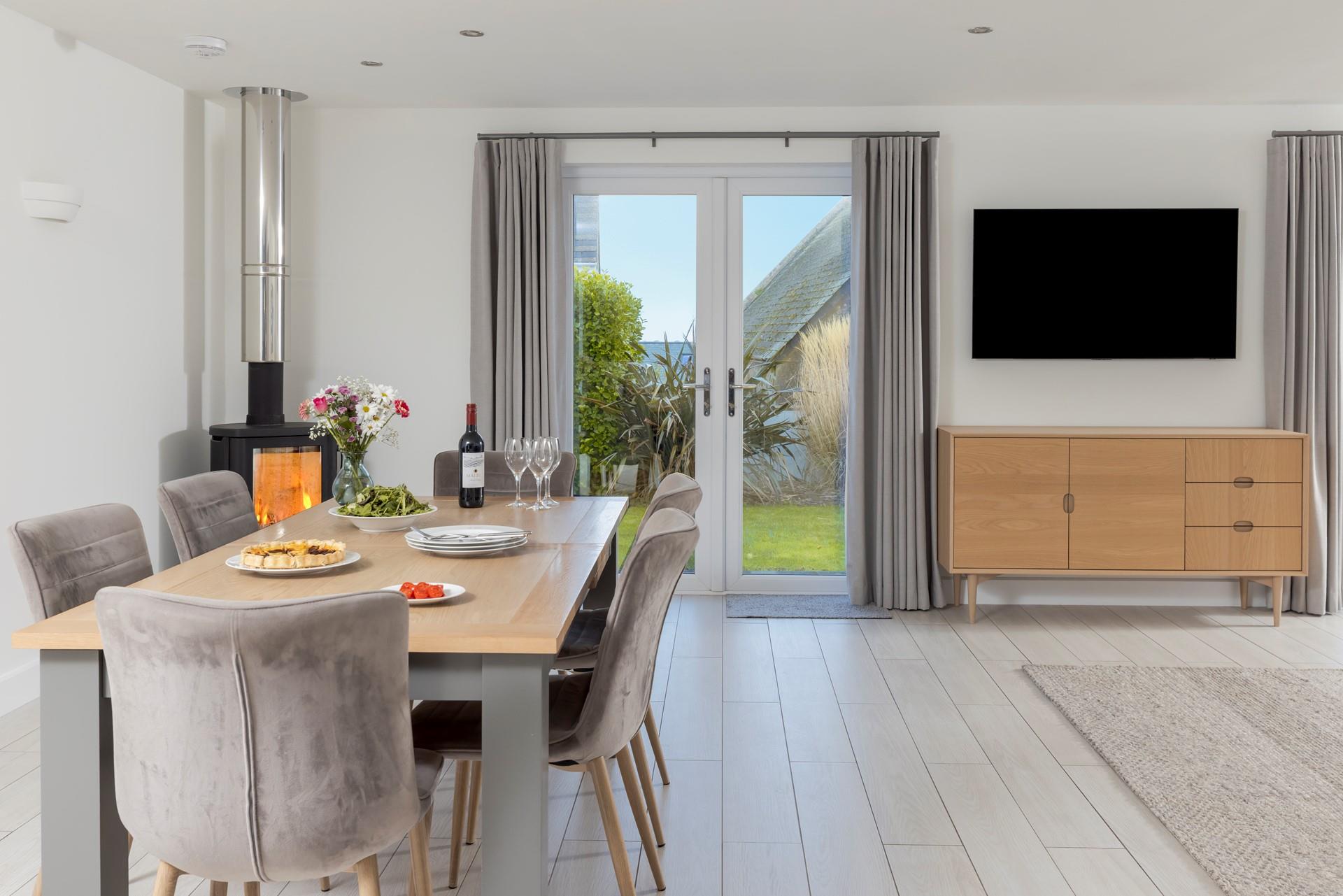 Enjoy a glimpes of the ocean from the living space and garden.