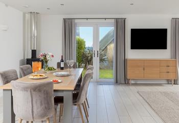 Enjoy a glimpes of the ocean from the living space and garden.