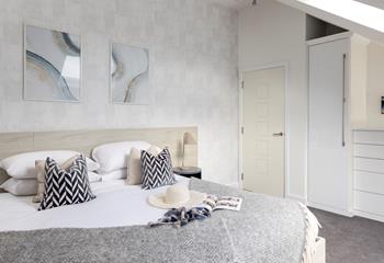 Bedroom 2 has zip and link beds to allow for flexible sleeping arrangements.