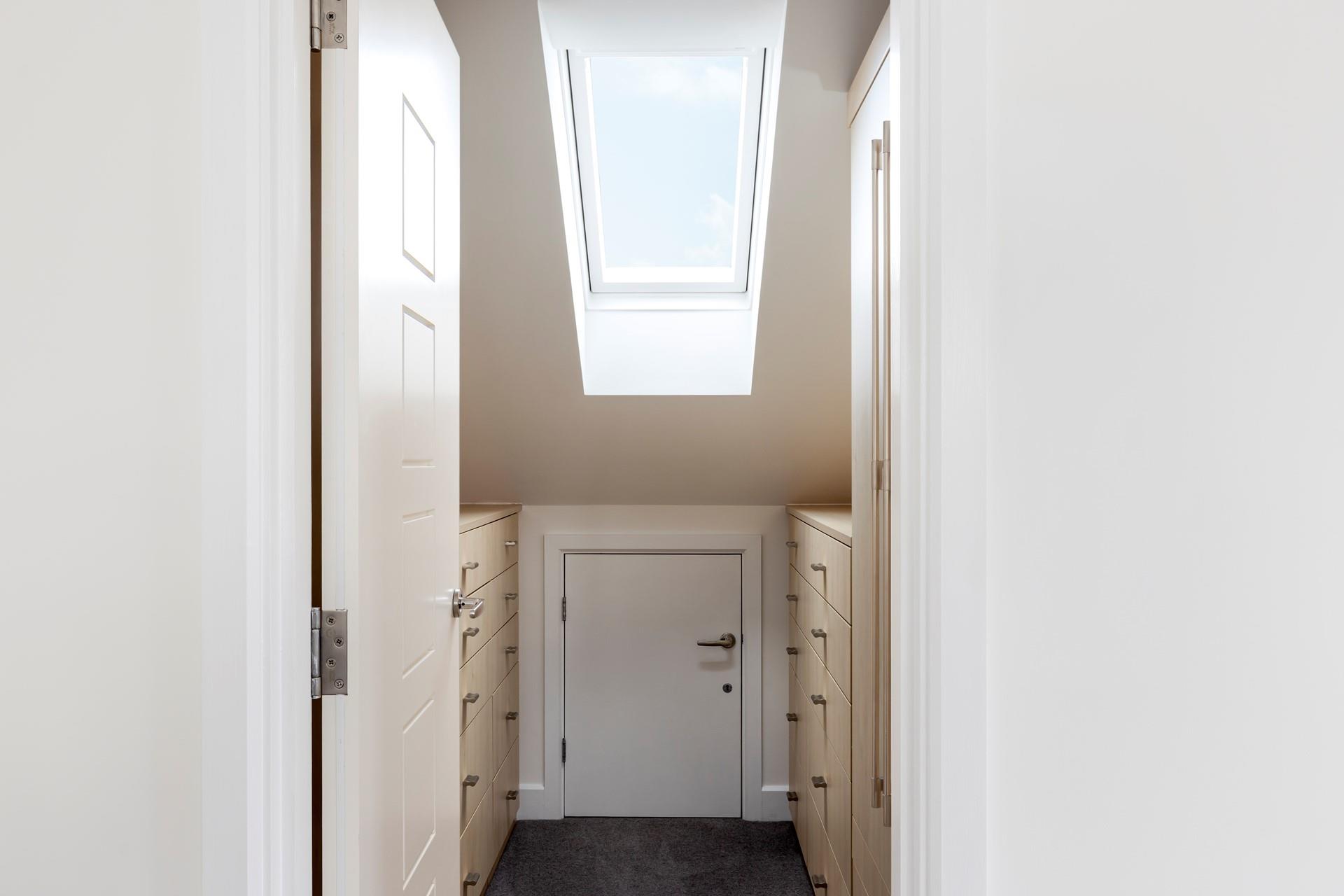 The walk-in wardrobe means you can unpack with ease!