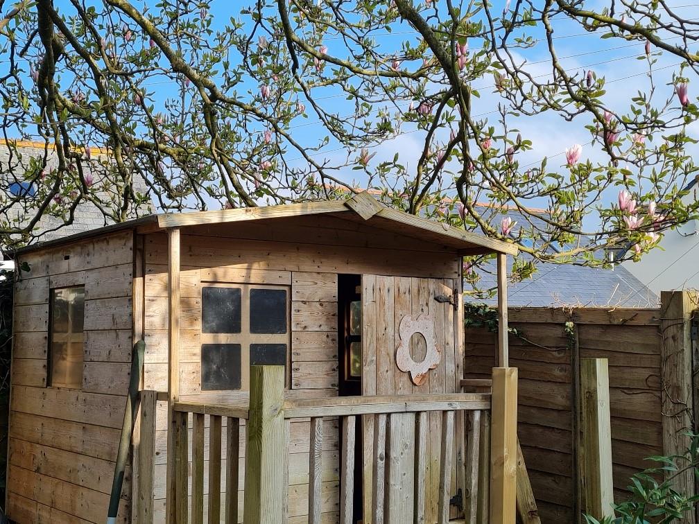 Let the kids have fun in the playhouse whilst you soak up the sun in the garden.