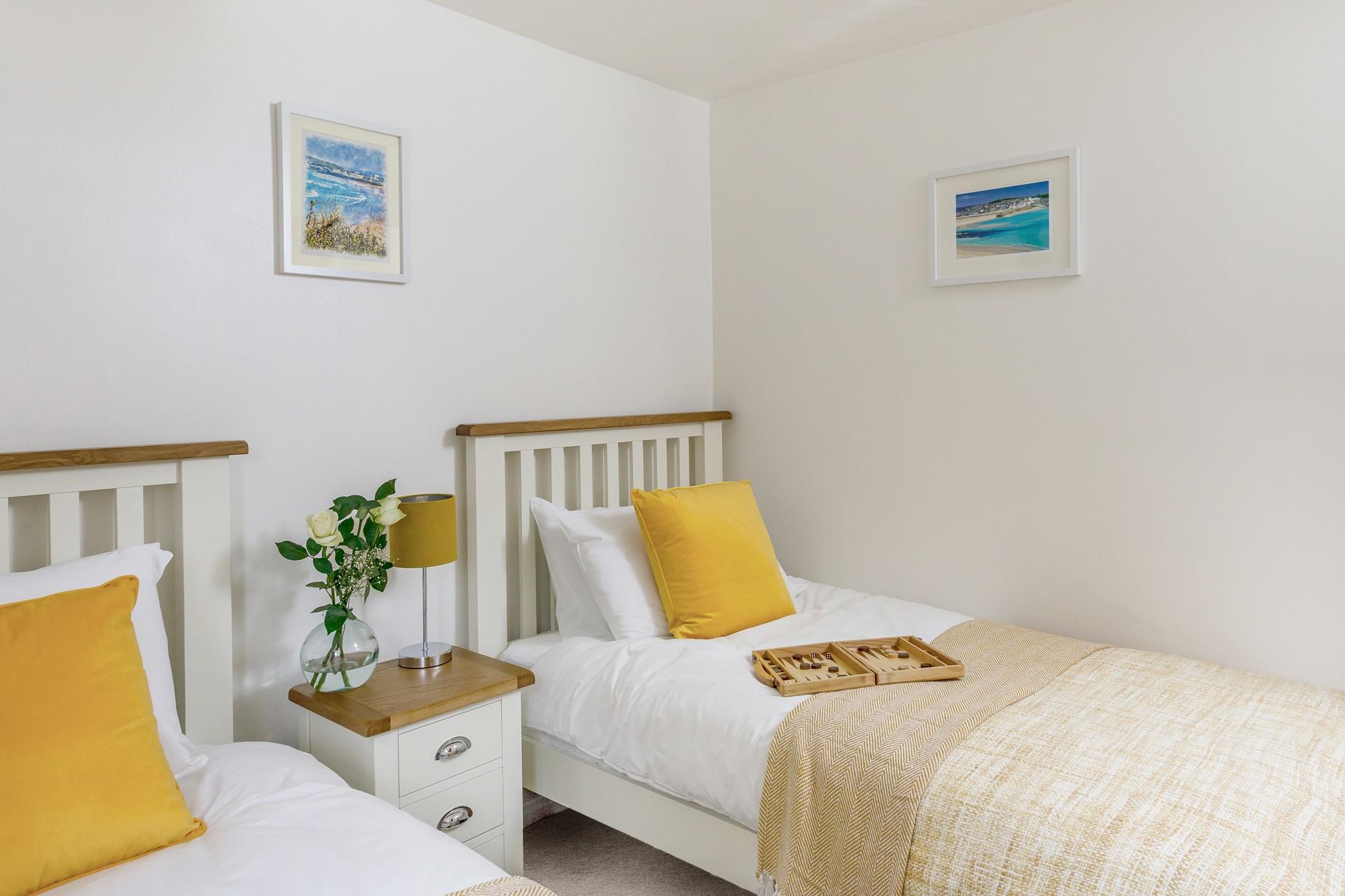 The walls are decorated with Cornish landscapes.