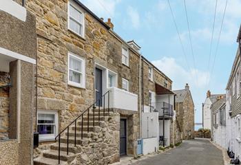 Step out of the door and find the bustling shops of St Ives and the beaches on the doorstep.