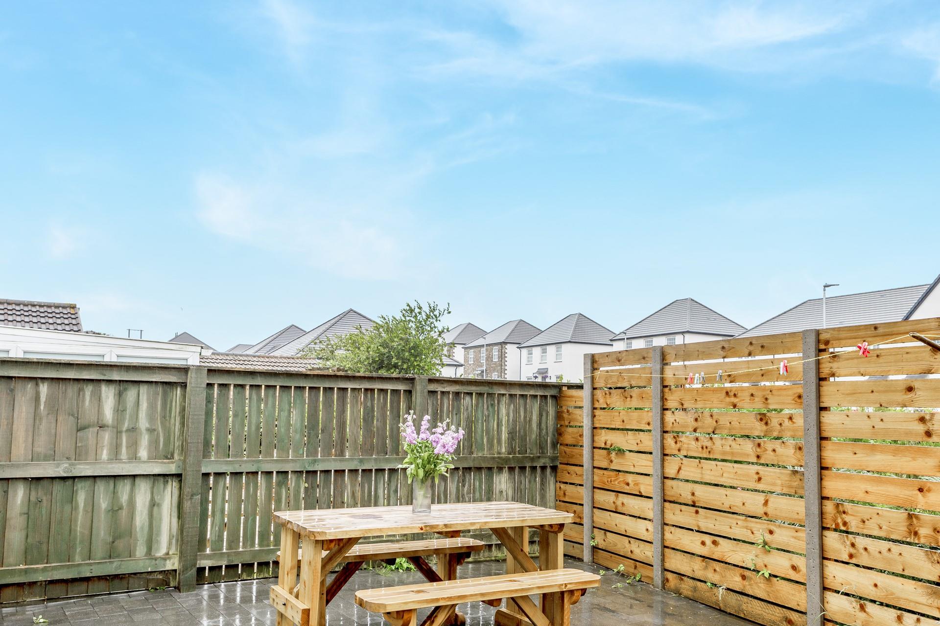 Dine al fresco on a sunny evening in the garden.