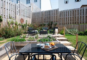 Enjoy breakfast on the terrace and relax in the sunny garden. 