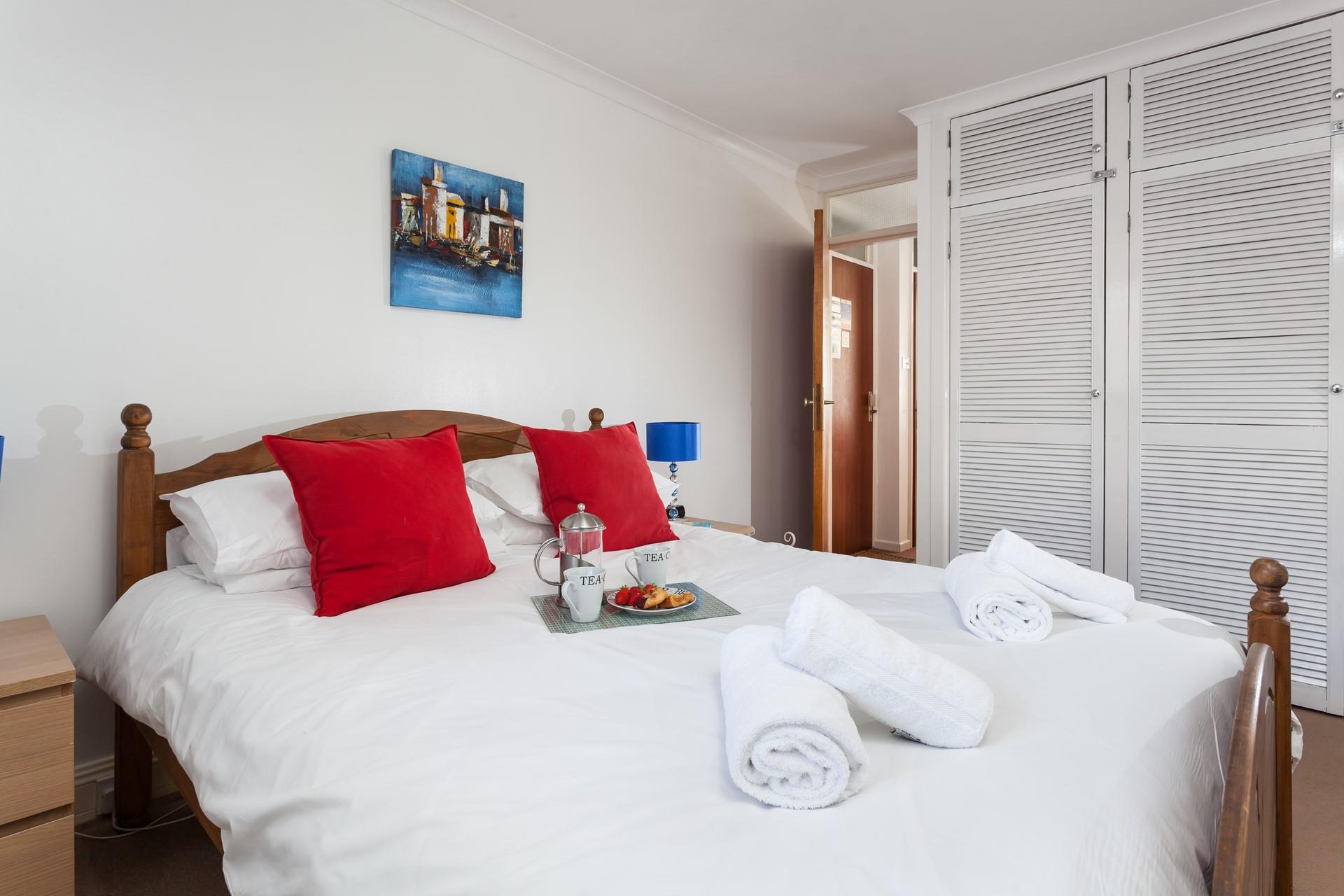 Soft sheets and fluffy towels are waiting for you in the apartment.