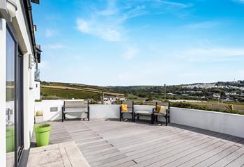 There's plenty of outside space for all the family to soak up the Cornish sunshine.