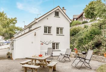 In the courtyard, there's a washing line for hanging wetsuits and an outside tap, handy for washing sandy toes.