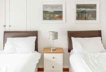 The coastal feel is continued in the twin bedroom.