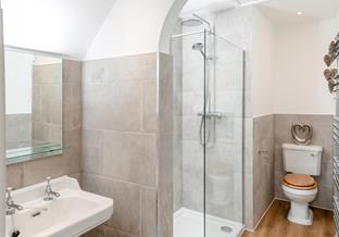 The master en suite is perfect for after beach days!