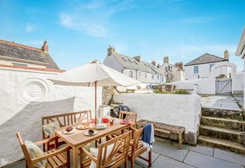 Your furry friends will love to explore the garden area, there is an outdoor shower for washing sandy toes too!