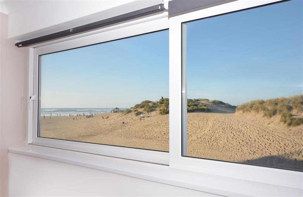 10 Sand Bay is a welcoming beachside apartment overlooking the sand and sea in Perranporth!