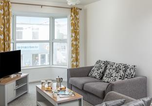 A delightful apartment in the heart of Perranporth, perfect for a getaway with family and friends, and the dog too.