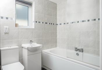 A chic family bathroom, great for a quick shower or long soak!