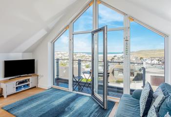 Sand Dunes overlooks Perranporth with far-reaching sea views.