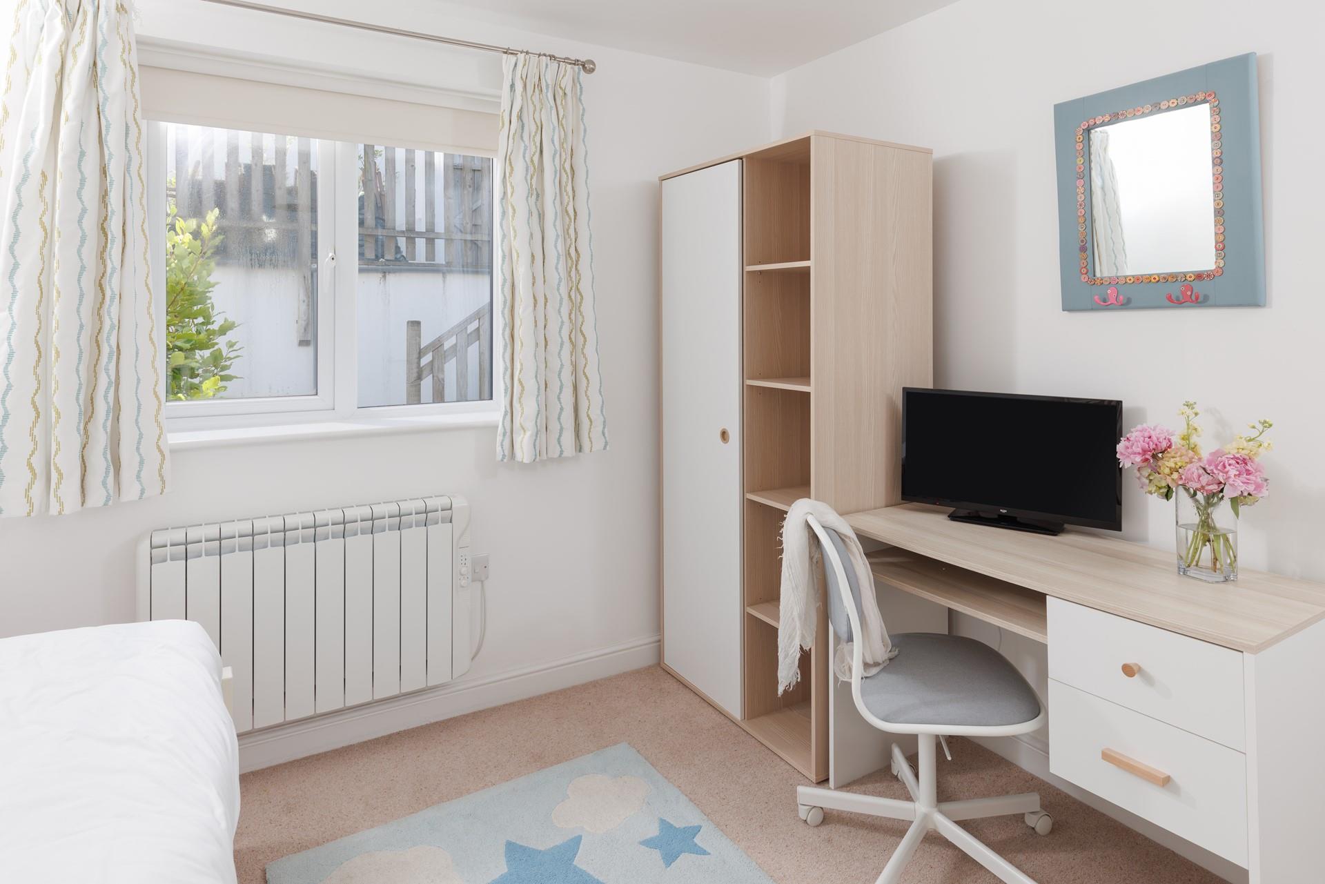 Suitable for any age, the single bedroom is calm and relaxing.