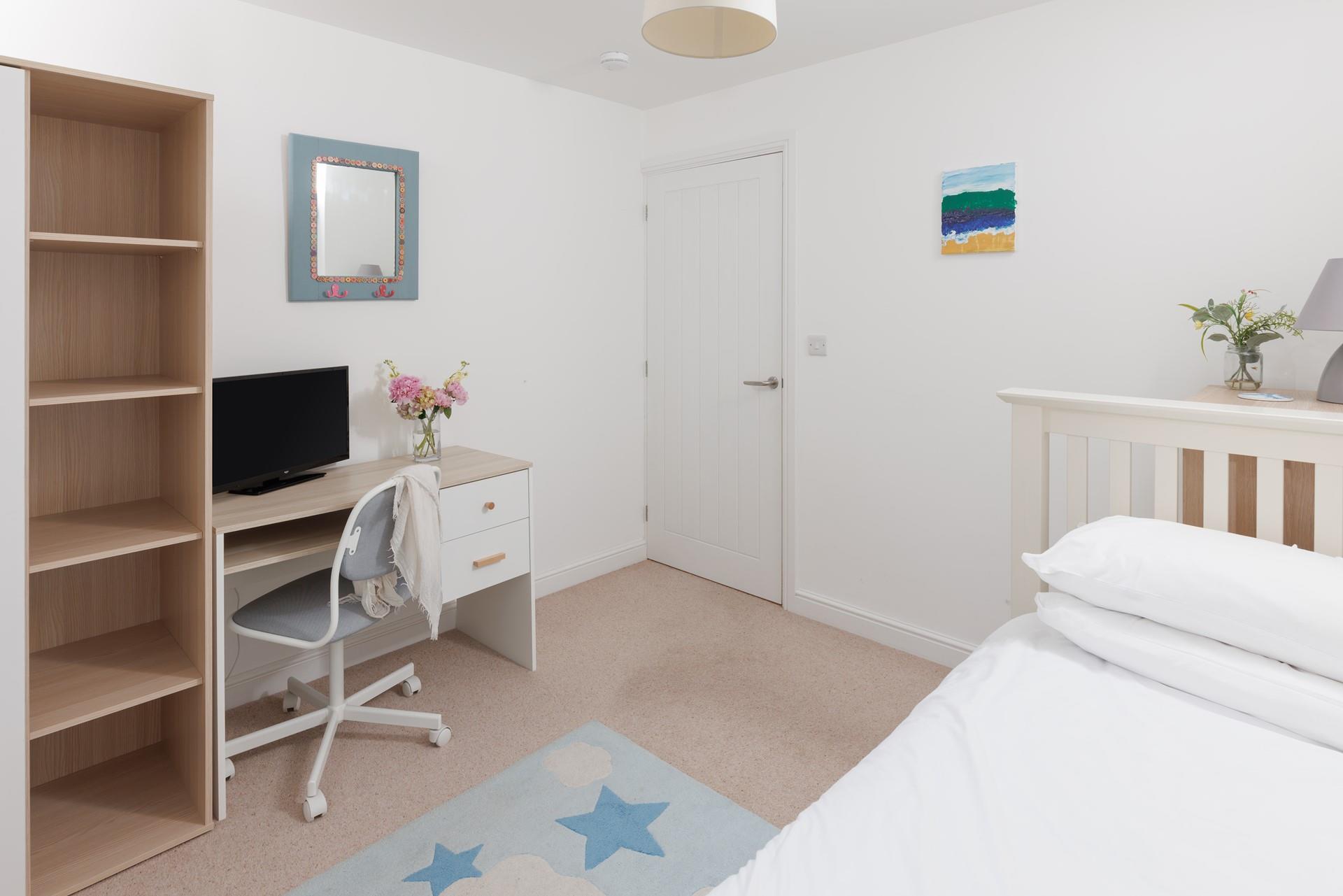 There's plenty of storage and a handy desk in the single bedroom!