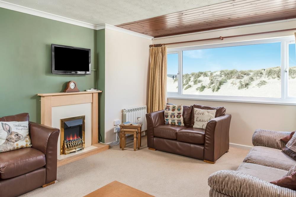 Overlooking the sand dunes, find yourself immersed in beach life!