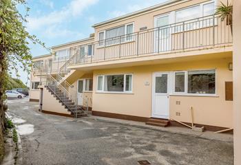 3 Sand Bay is a ground floor apartment, moments from the beach and only a two minute level walk from the high street.