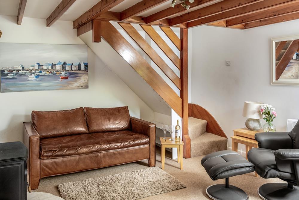 Relax in this traditional Cornish fisherman's cottage, tucked away on the cliffside!