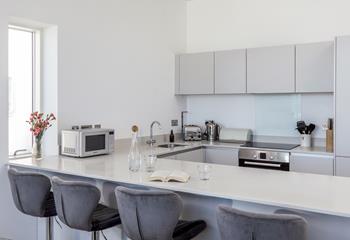 Family can gather together around the breakfast bar whilst preparing dinner.