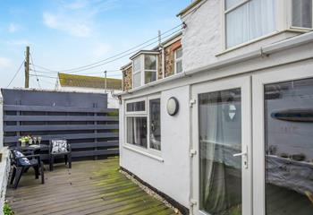 Sit back and relax in the suntrap courtyard! The courtyard is also home to a shed, handy for storing your beach gear.